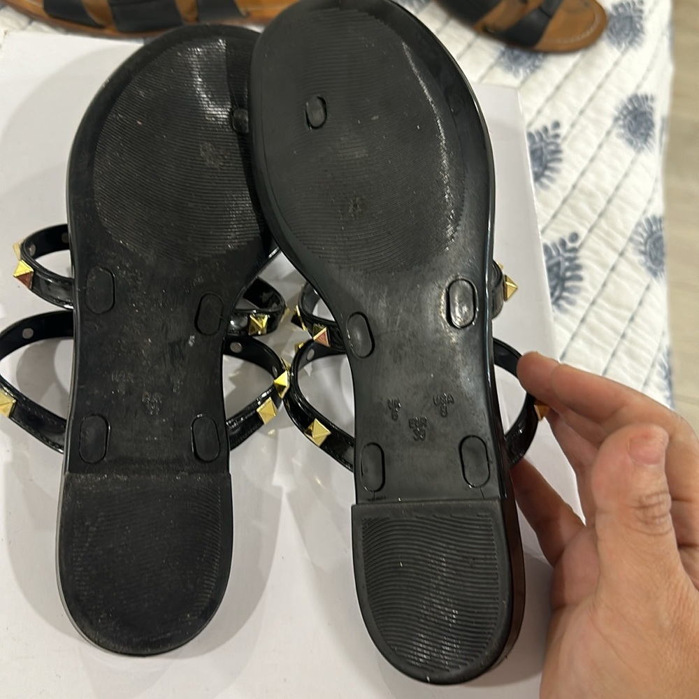 Black jelly sandals with gold spikes - Picture 2 of 2